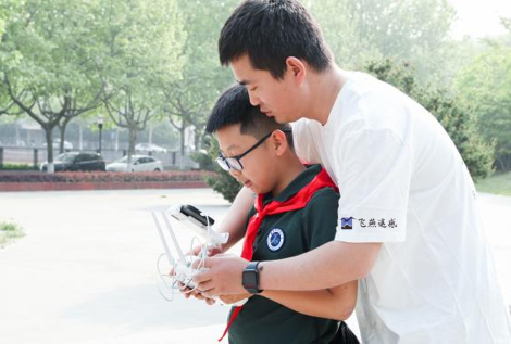 飛燕遙感攜手南京師范大學(xué)舉辦智慧地球科學(xué)小講堂：“行遠致遠、筑夢(mèng)逐夢(mèng)——教室在窗外”